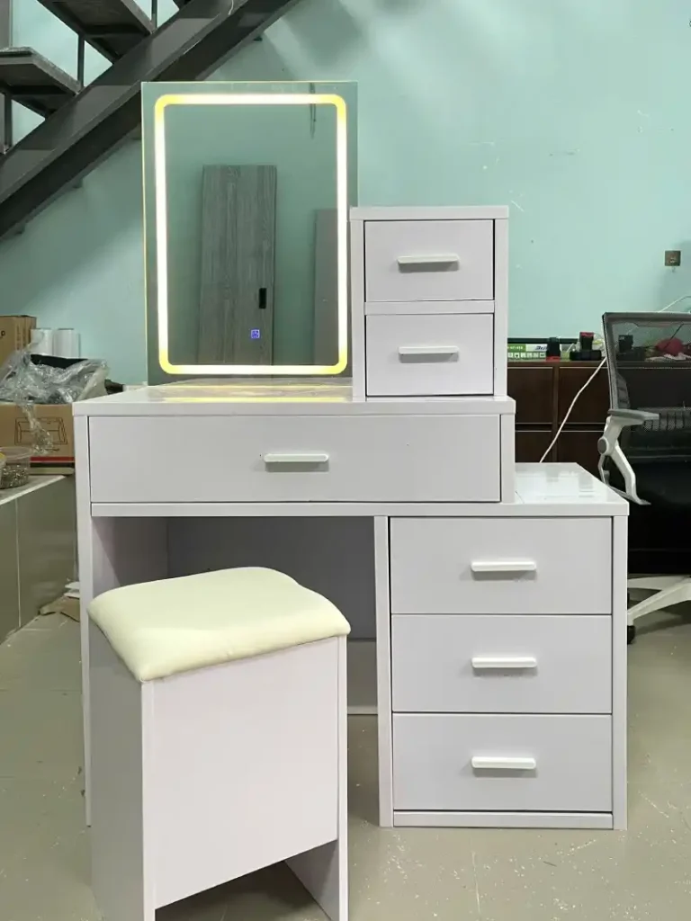 Bàn trang điểm nhựa Đài Loan Chin Huei có tốt & bền không